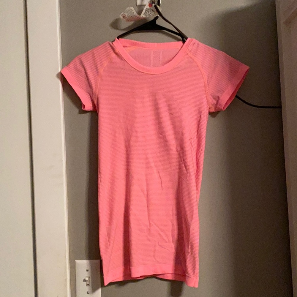 pink lulelemon work out top